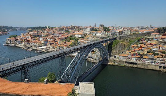 can you purchase cannabis (weed) in Porto Portugal in 2026