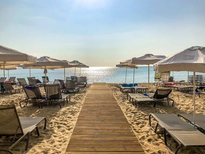 Find the top 5 spots to obtain weed (marijuana) in Sunny beach